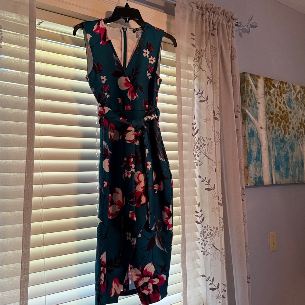 Venus Floral Sleeveless Wrap Dress size Small